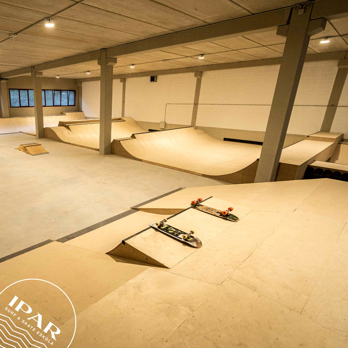 Escuel de Skate IPAR - skatepark indoor en Eibar