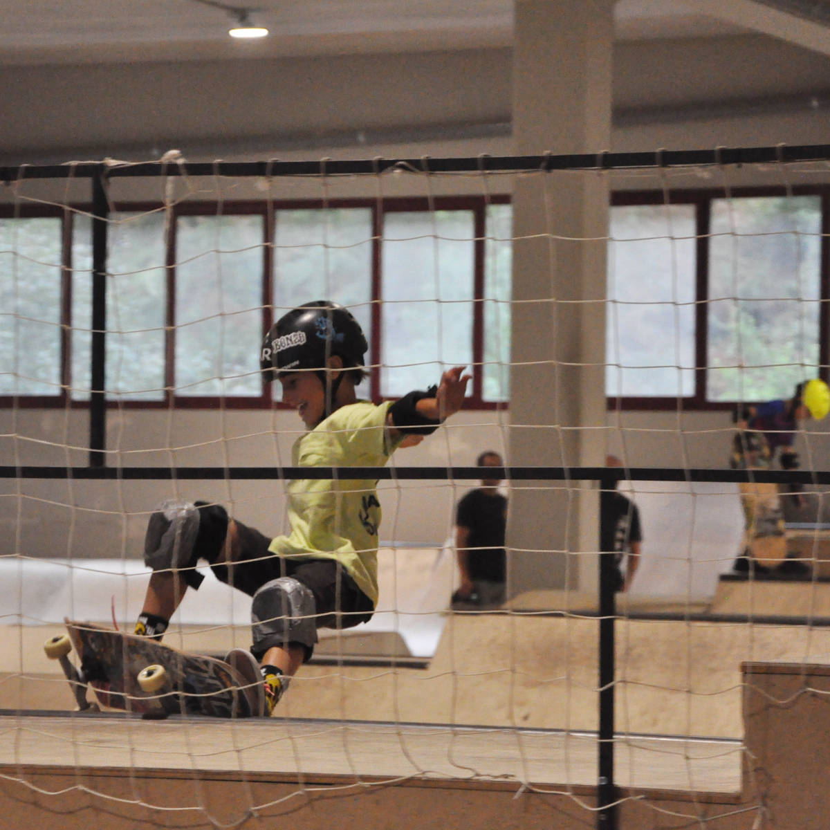 Free skate en el skatepark indoor de Ipar en Eibar