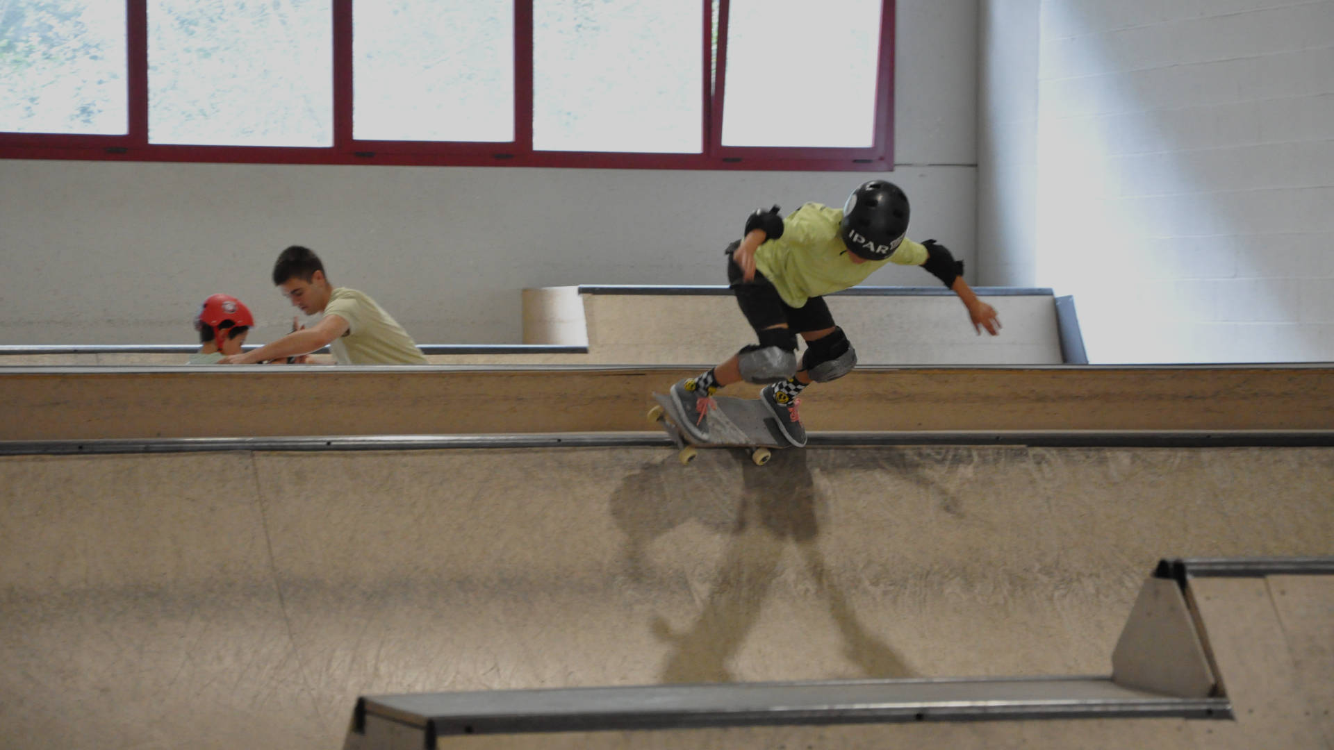 Escuela de invierno de skate en Eibar - Ipar surf skate eskola