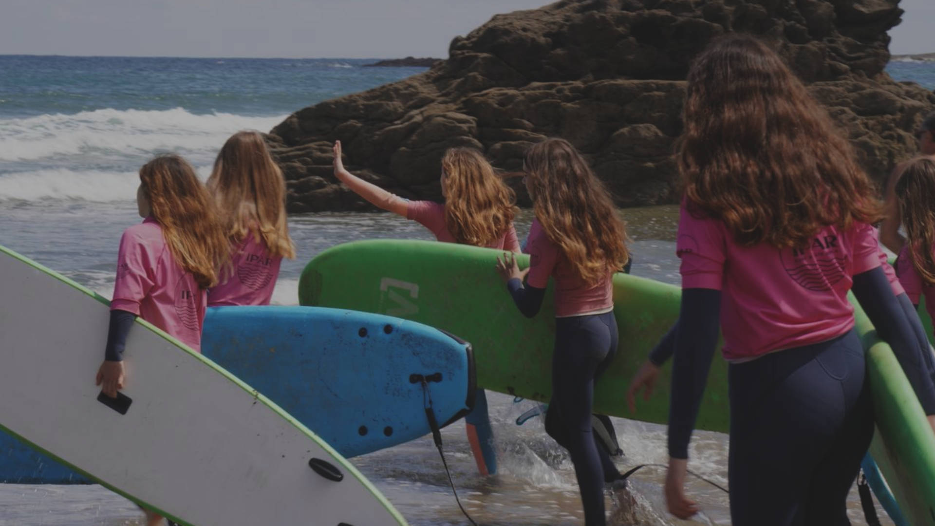 Celebración del fin de curso 25 - 26 de la escuela de surf y skate Ipar en Deba