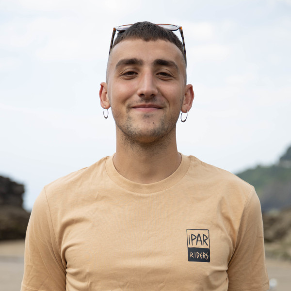 Asier - Monitor Ipar Surf Skate Eskola Deba Eibar
