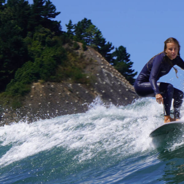 Escuela de surf de invierno en Deba invierno 2026 - 2027