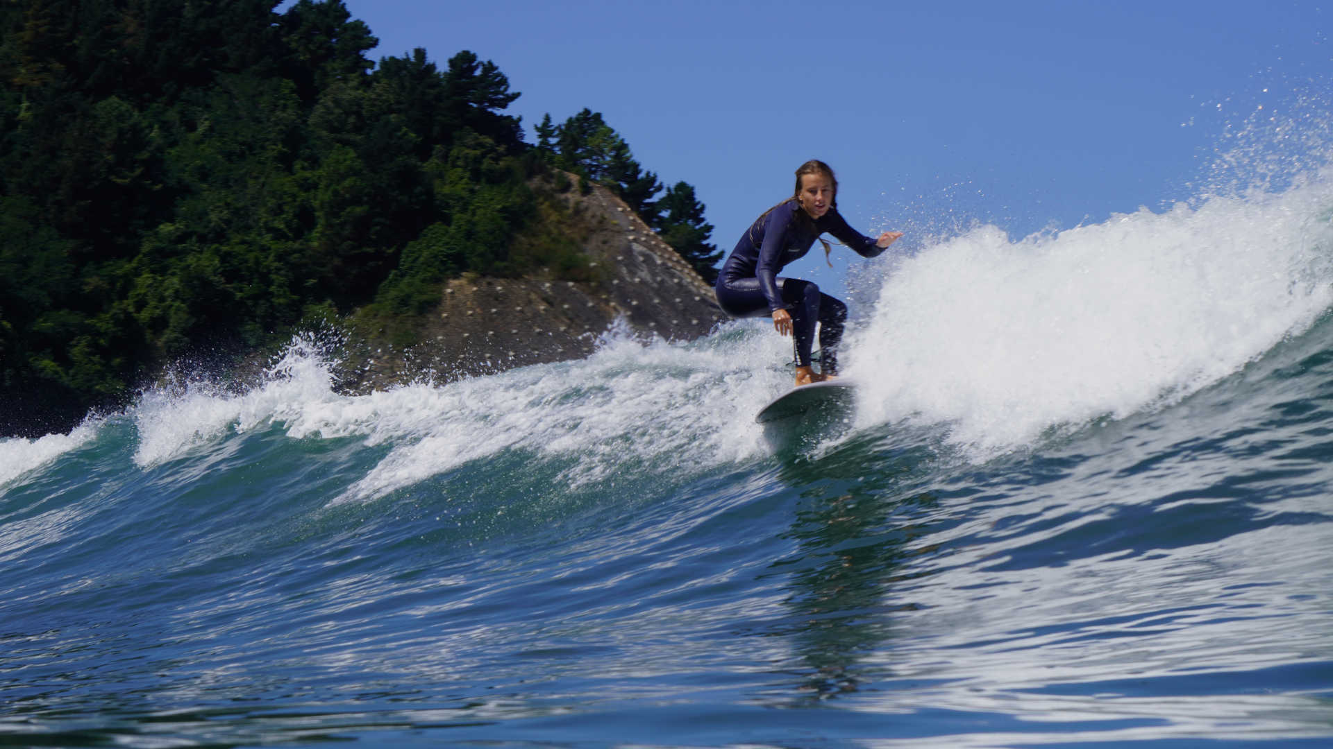 Escuela de Surf de invierno Ipar en Deba, plazo inscripción abierto